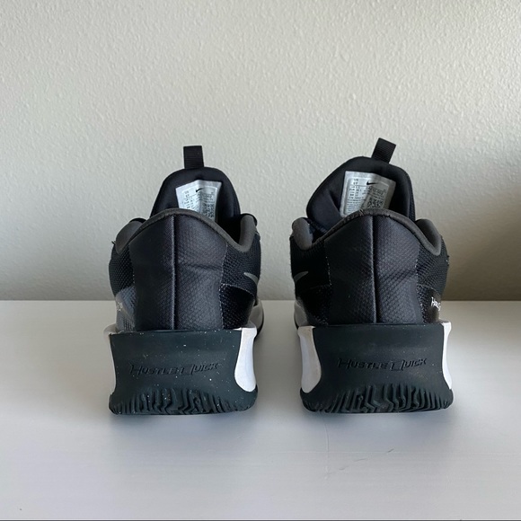 Nike, Black/White Hustle Quick 3 Basketball Shoes, Size 6 - Picture 5 of 9